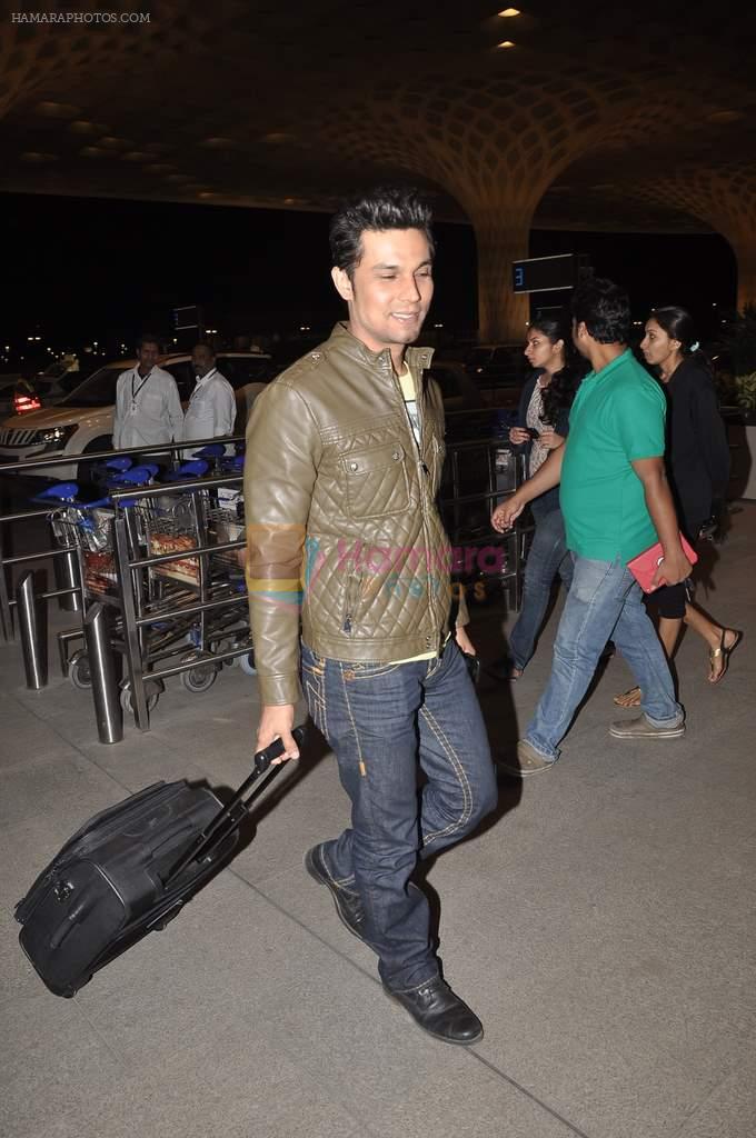 Randeep Hooda snapped at airport in Mumbai on 16th feb 2014