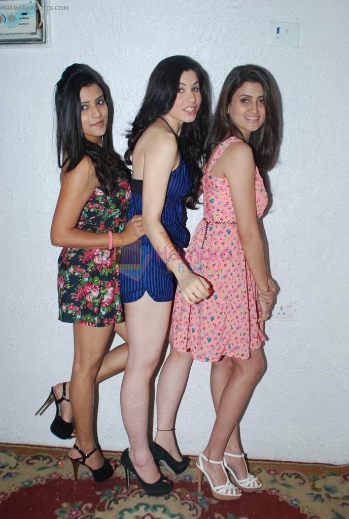 Samaira Rao, Jyoti Sethi, Aaaradhya Kapoor at sex and demon photo shoot in Nirvana Studio, Oshiwara on 19th Feb 2014