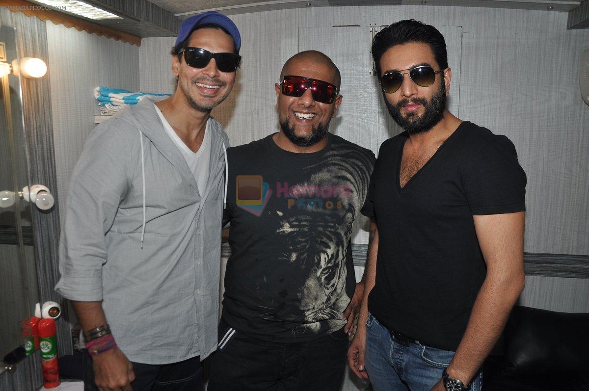 Dino Morea, Vishal Dadlani, Shekhar Ravjiani at  Channel V India Fest in Mumbai on 23rd Feb 2014