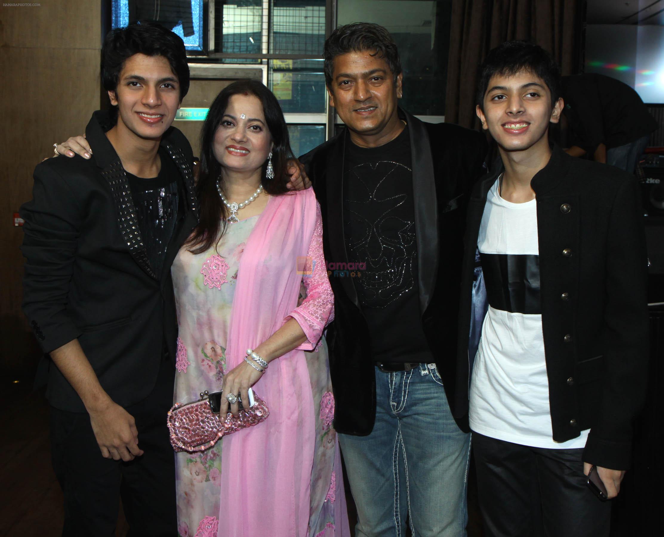 avitesh,vijayta,aadesh & Anivesh at Avitesh Shrivastava 18th birthday at Hard Rock cafe,Andheri on 24th Feb 2014