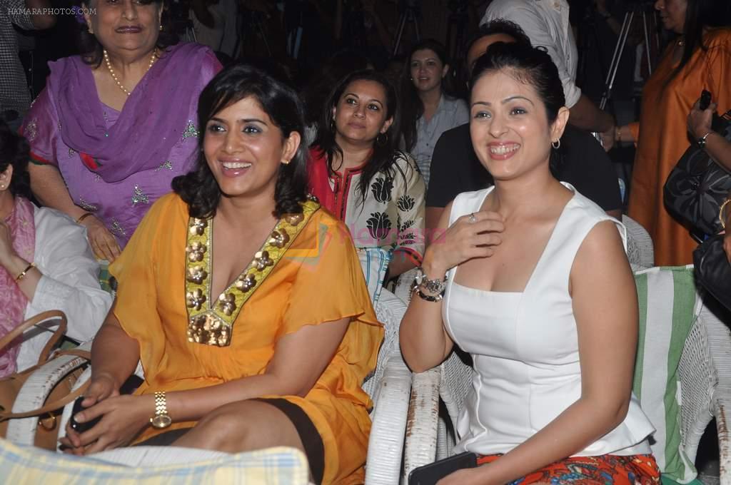 Sonali Kulkarni, Anjana Sukhani at Priyanka Sinha's book launch in Olive, Mumbai on 25th Feb 2014