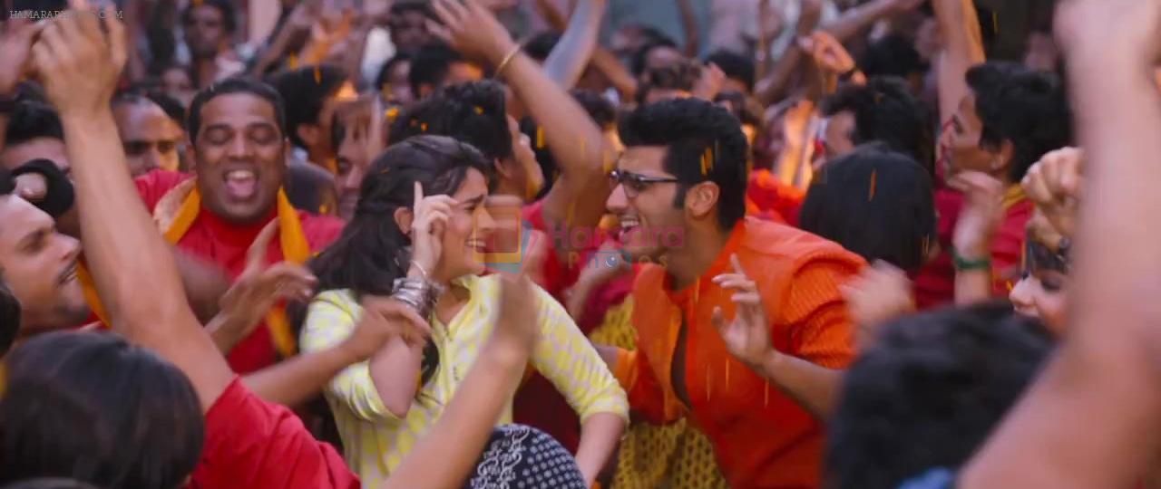 Alia Bhatt and Arjun Kapoor in 2 States Movie Still