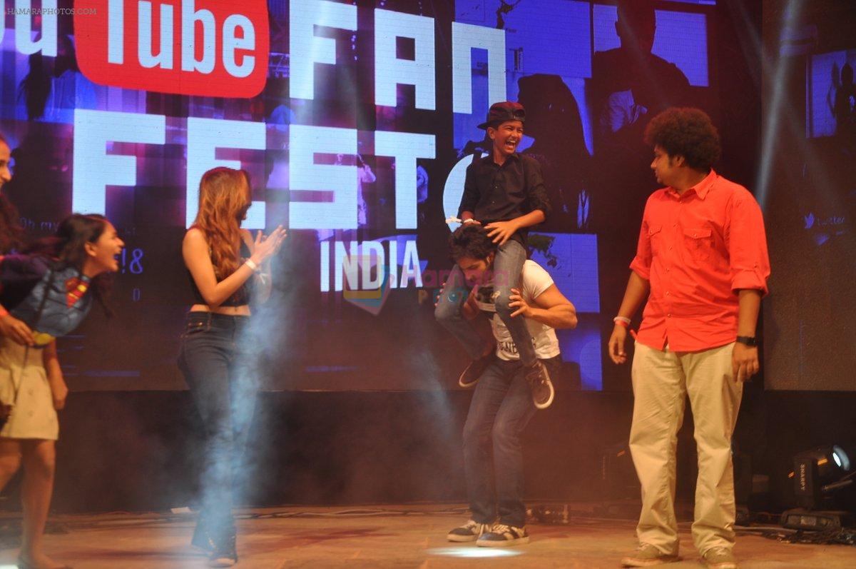 Varun Dhawan, Nargis Fakhri at Youtube bash in Mumbai on 1st March 2014