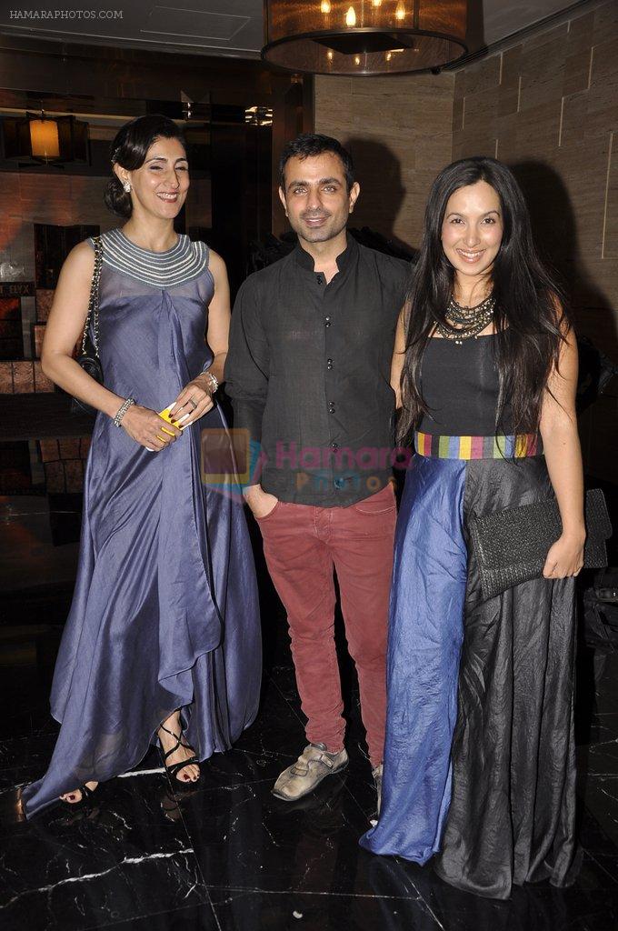 Shraddha Nigam, Mayank Anand at the Viewing of In an Artists Mind - IV presented by Reshma Jani and Shwetambari Soni of Gallerie Angel Art along with Sanjay Gupta on 6th March 2014