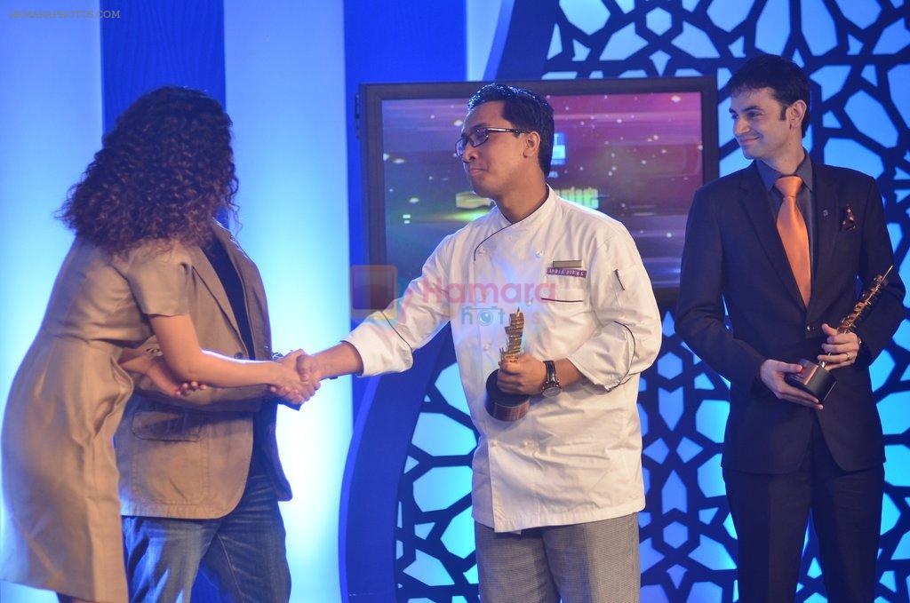 Kangana Ranaut, Vikas Bahl at Foodie Awards 2014 in ITC Grand Maratha, Mumbai on 10th March 2014