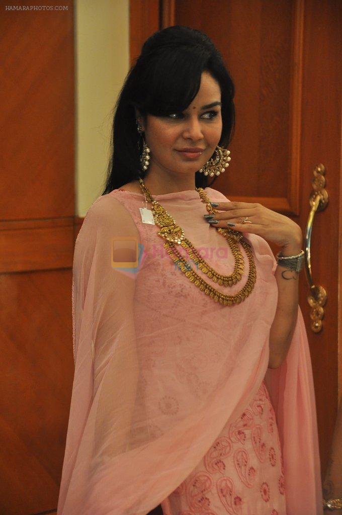 Kavitta Verma at Tibarumal Jewel's Indian Jewellery Showcase in J W Marriott, Mumbai on 10th March 2014