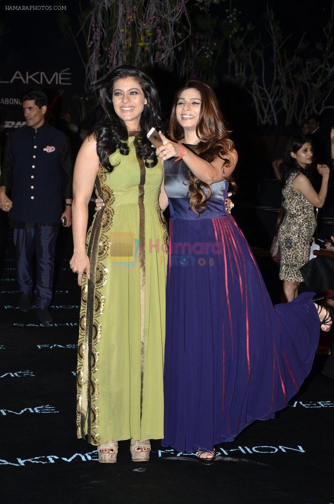 Kajol, Tanisha Mukherjee at Manish Malhotra Show at LFW 2014 opening in Grand Hyatt, Mumbai on 11th March 2014