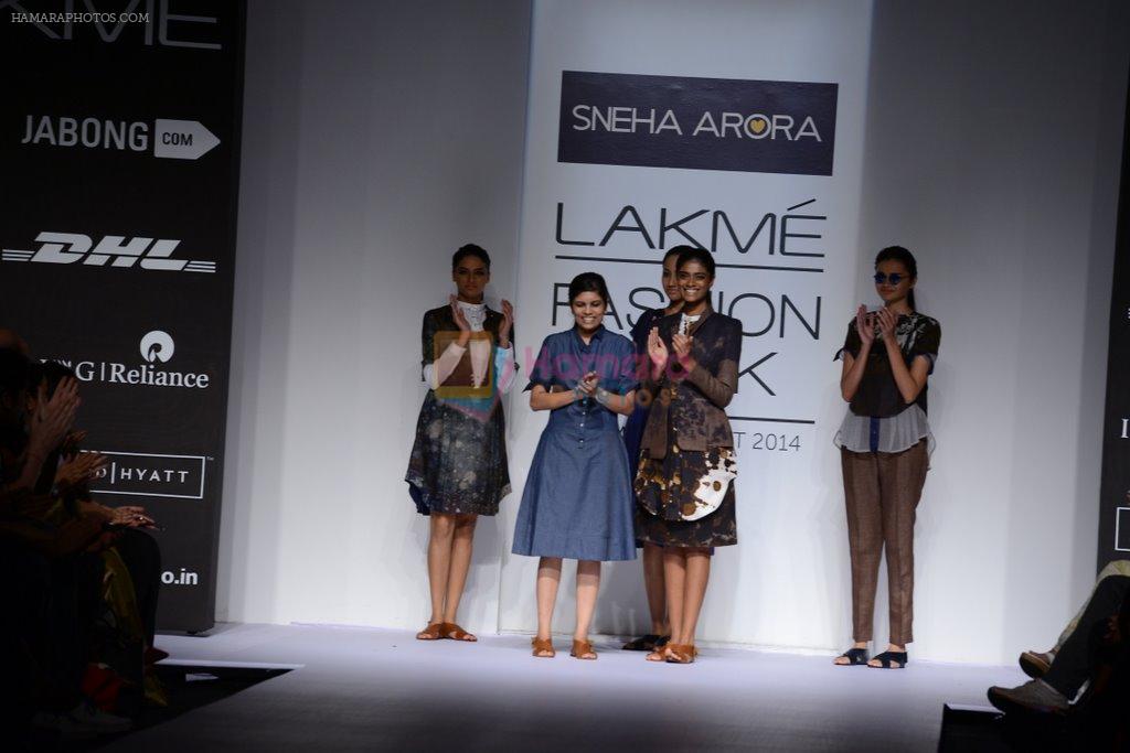 Model walk for Sneha Arora Show at LFW 2014 Day 1 in Grand Hyatt, Mumbai on 12th March 2014