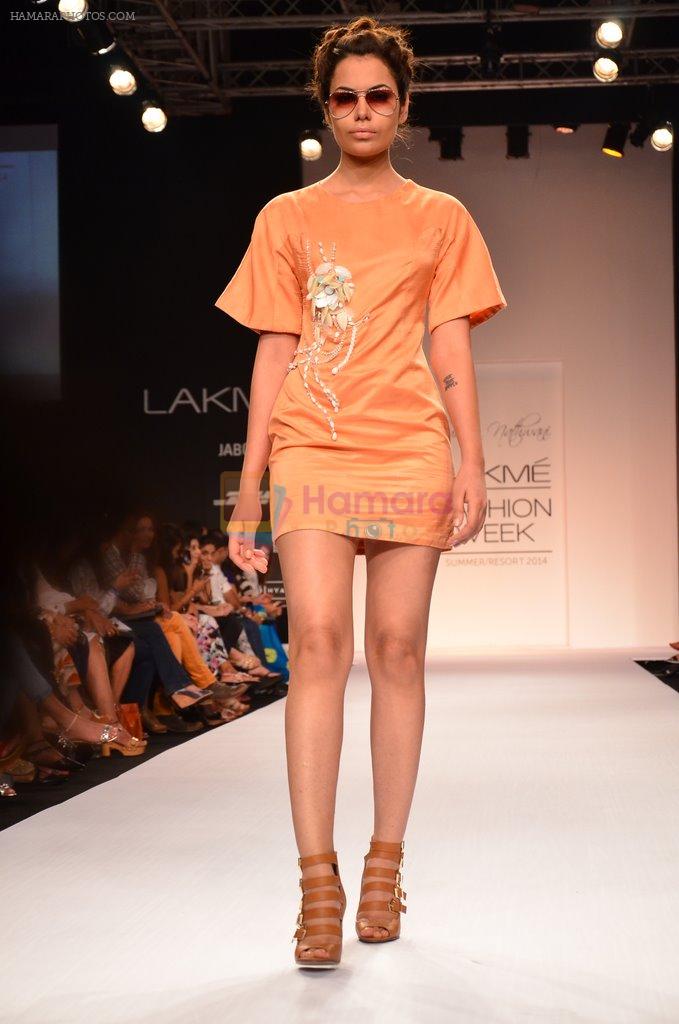 Model walk for Suman Nathwani Show at LFW 2014 Day 2 in Grand Hyatt, Mumbai on 13th March 2014