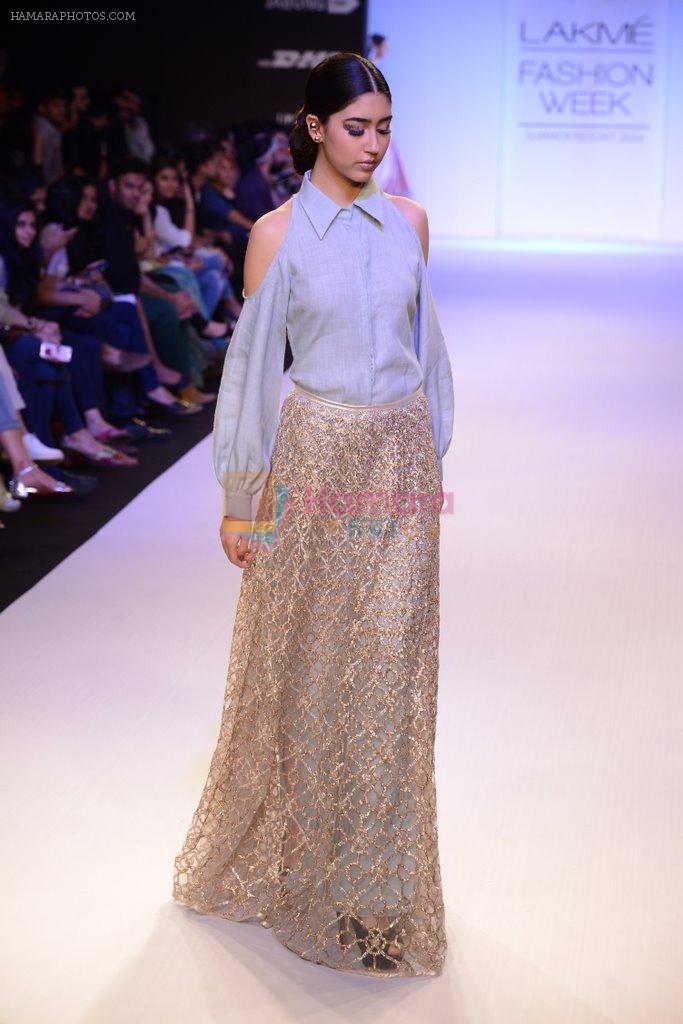 Model walk for Payal Singhal Show at LFW 2014 Day 2 in Grand Hyatt, Mumbai on 13th March 2014