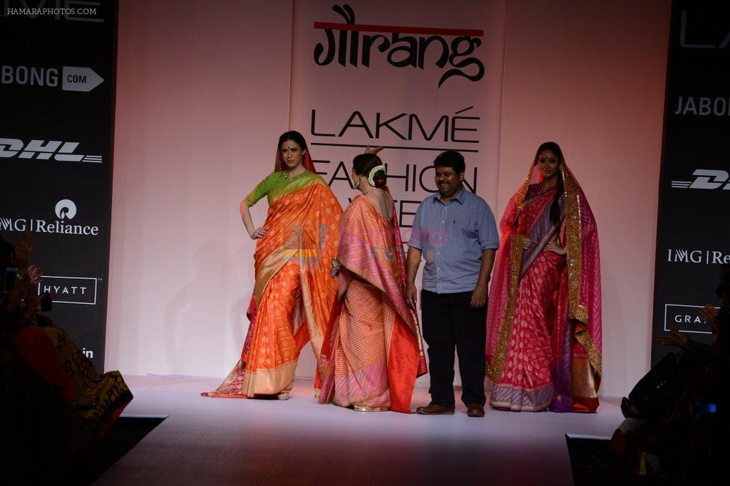 Kirron Kher walk for Gaurang Show at LFW 2014 Day 3 in Grand Hyatt, Mumbai on 14th March 2014