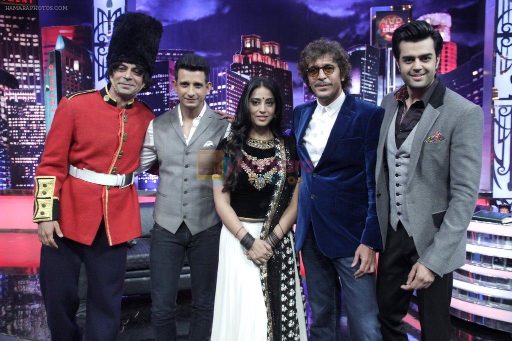 Mahi Gill, Chunky Pandey, Sharman Joshi with Sunil Grover & Manish Paul promotes Gang of Ghosts on Mad in India in Delhi on 14th March 2014