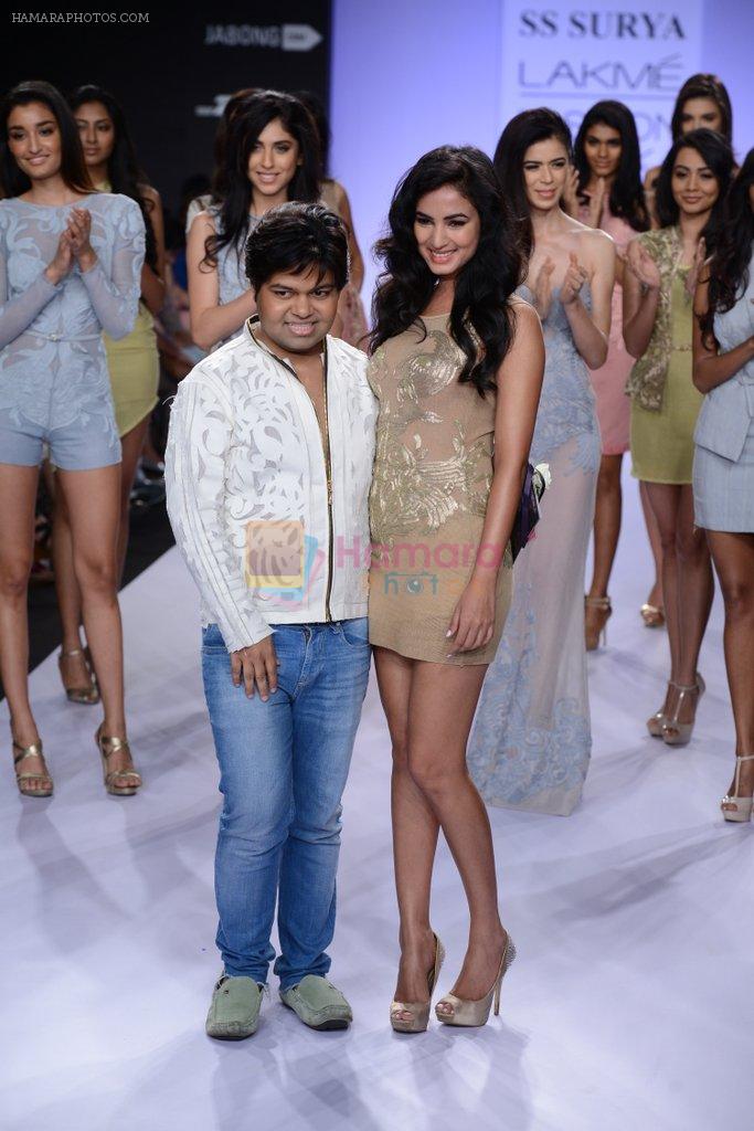 Sonal Chauhan walk for SS Surya Show at LFW 2014 Day 5 in Grand Hyatt, Mumbai on 16th March 2014