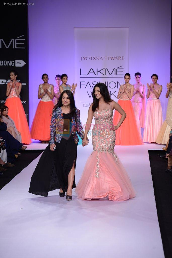 Sunny Leone walk for Jyotsna Tiwari Show at LFW 2014 Day 5 in Grand Hyatt, Mumbai on 16th March 2014