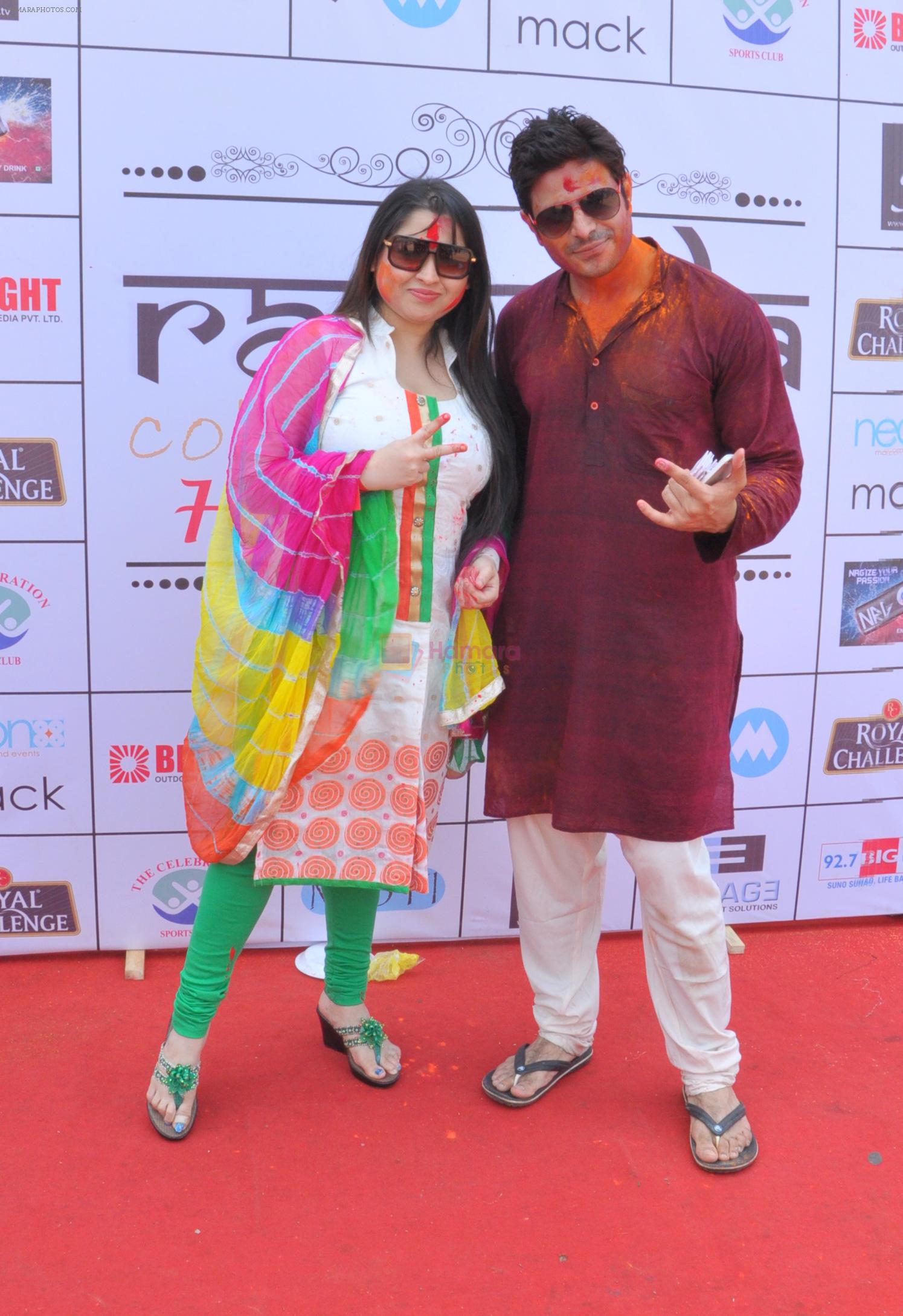 Misti Mukherji with Mack  at Rasleela Holi 2014 by Mack & Neon 88 in Mumbai on 17th March 2014