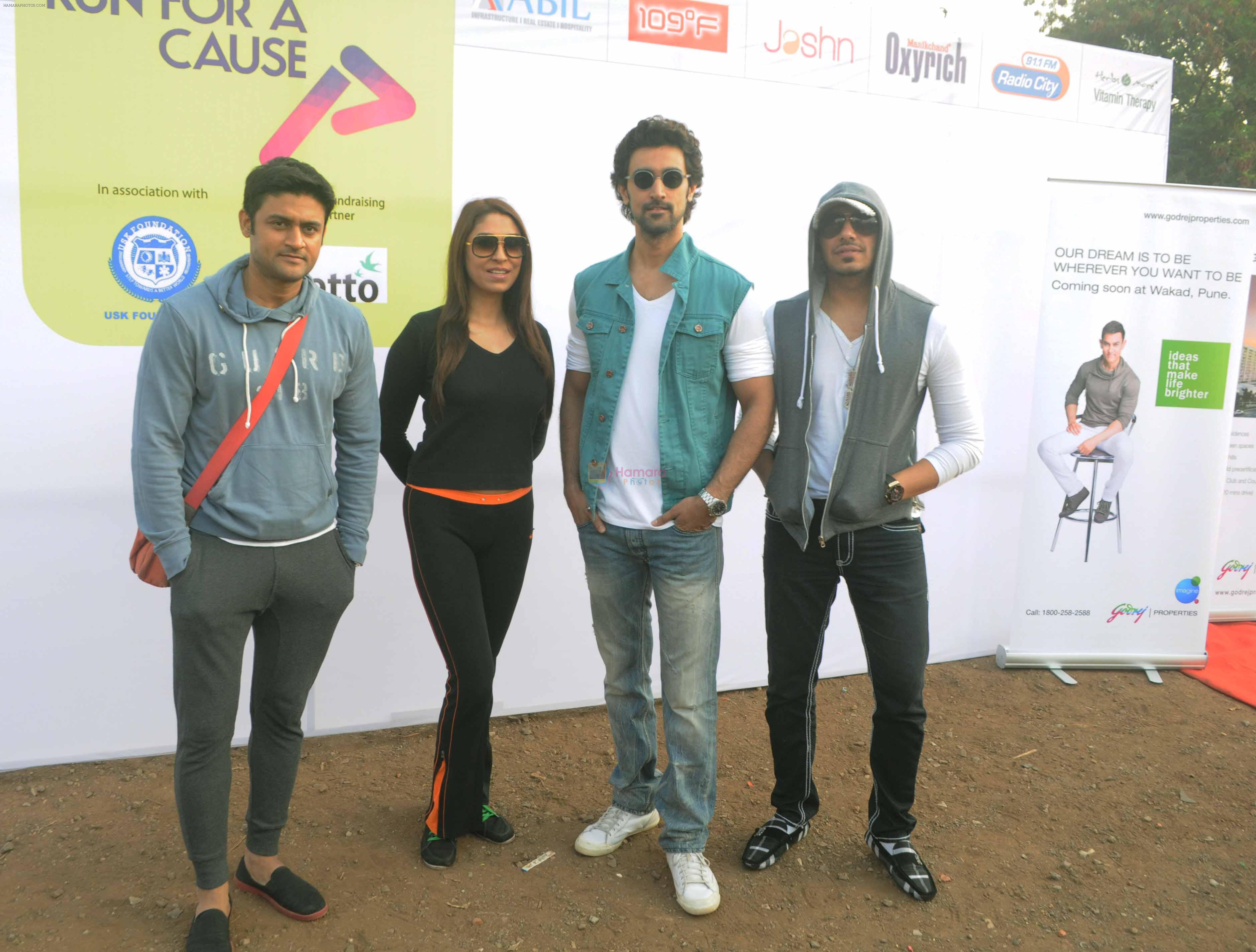 Manav Gohil, Pooja Mishra, Kunal Kapoor &  Ali Quli at the _Femina Marathon-Run to Save The Girl Child_.1