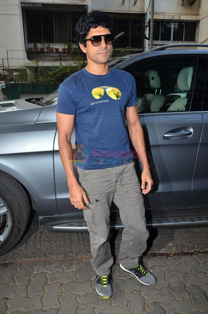 Farhan Akhtar at the launch of chef Vicky Ratnani's book in Nido, Mumbai on 20th March 2014