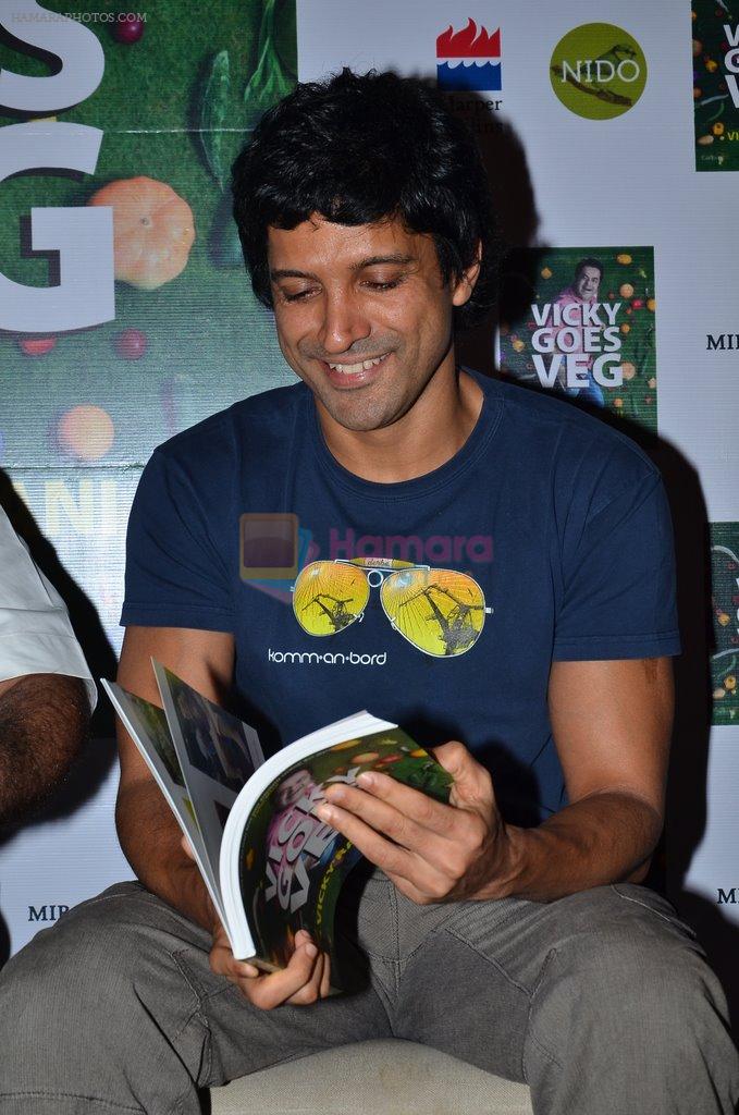 Farhan Akhtar at the launch of chef Vicky Ratnani's book in Nido, Mumbai on 20th March 2014