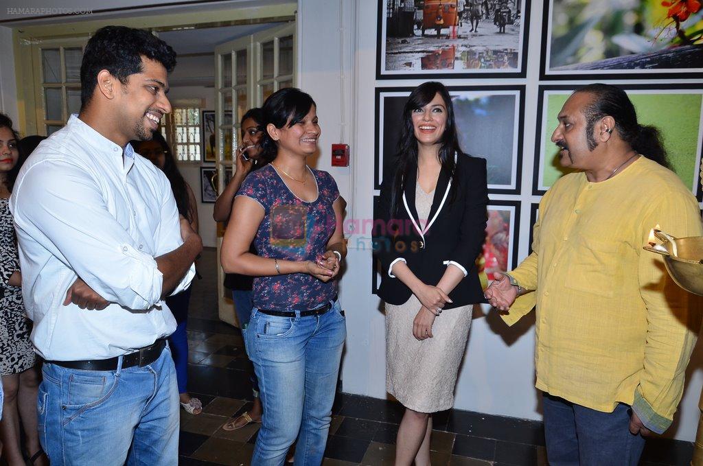Divya Kumar. Leslie Lewis at photo exhibition in Kalaghoda, Mumbai on 22nd March 2014
