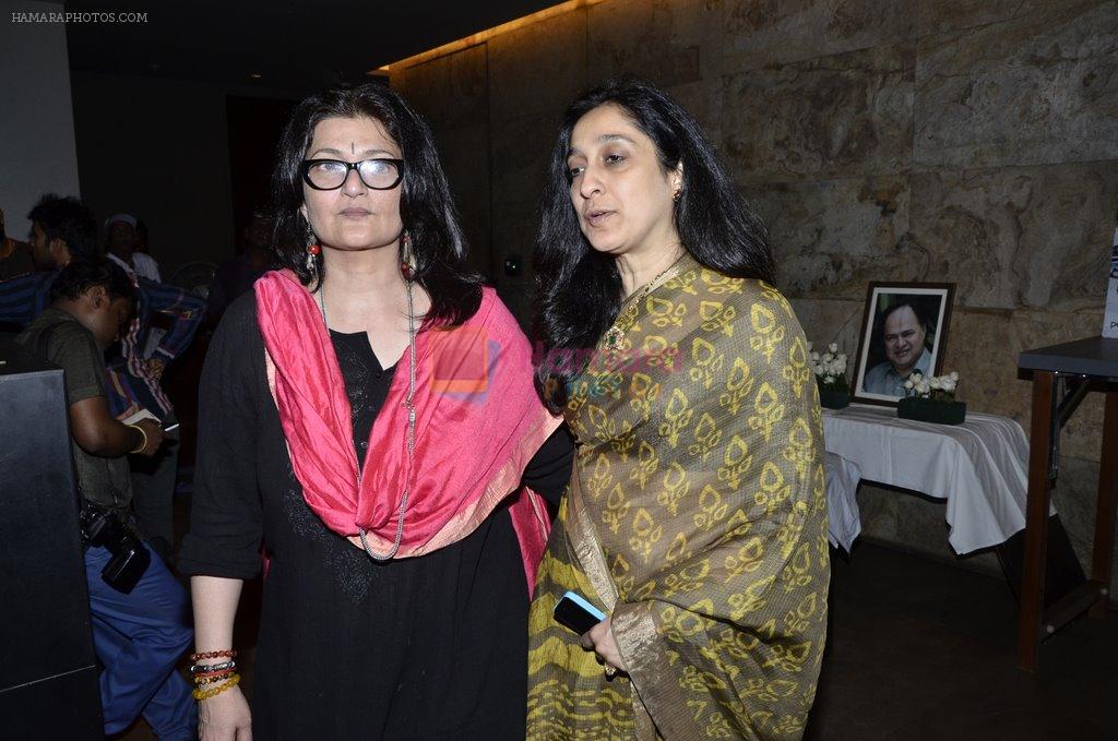 Sarika at Club 60 screening on occasion of 100 days and tribute to Farooque Shaikh in Lightbox, Mumbai on 23rd March 2014