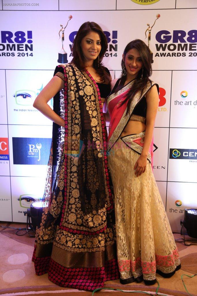 Anushka Ranjan,Akansha Ranjan at Gr8 women Awards, Mumbai on 24th March 2014
