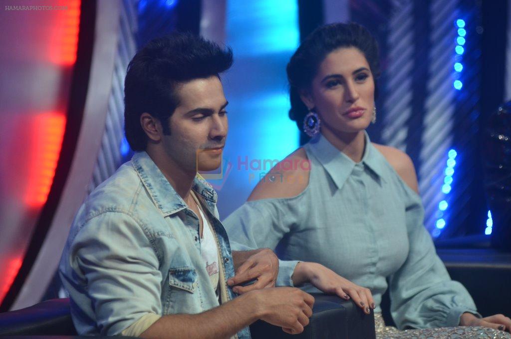 Nargis Fakhri, Varun Dhawan on the sets of Boogie Woggie grand finale in Malad, Mumbai on 25th March 2014