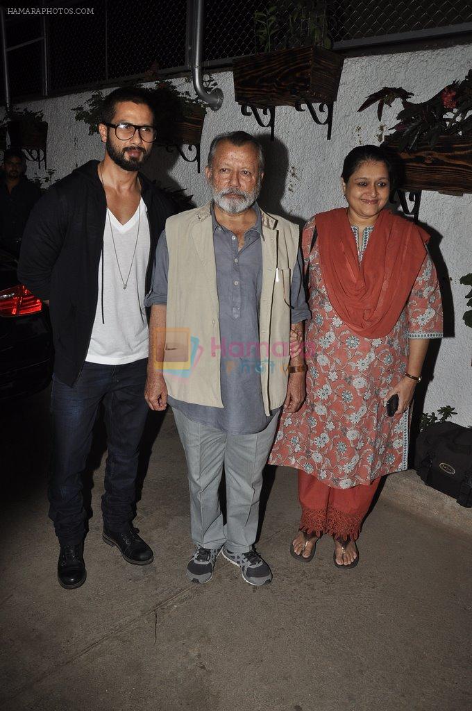 Shahid Kapoor, Pankaj Kapoor, Supriya Pathak at the screening of the film Inam in Mumbai on 26th March 2014