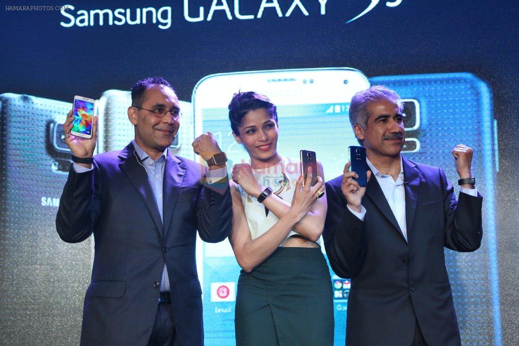 Freida Pinto at Samsung s5 launch in Delhi on 27th March 2014