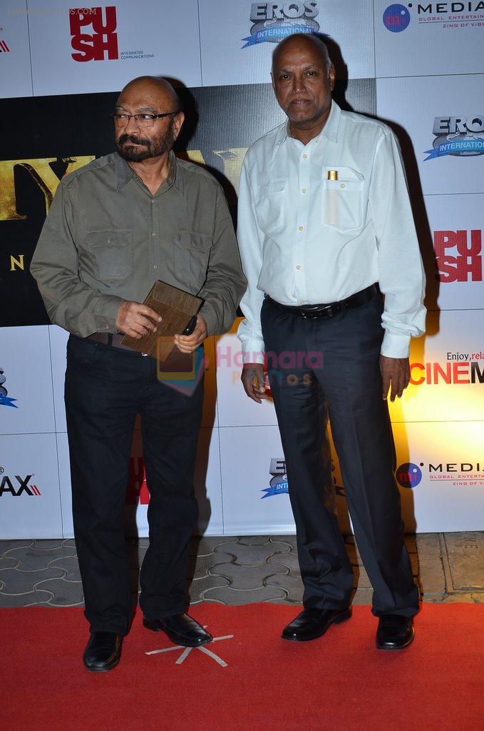 Govind Nihalani, Manmohan Shetty at the Premiere of the film Kochadaiiyaan in Mumbai on 30th March 2014