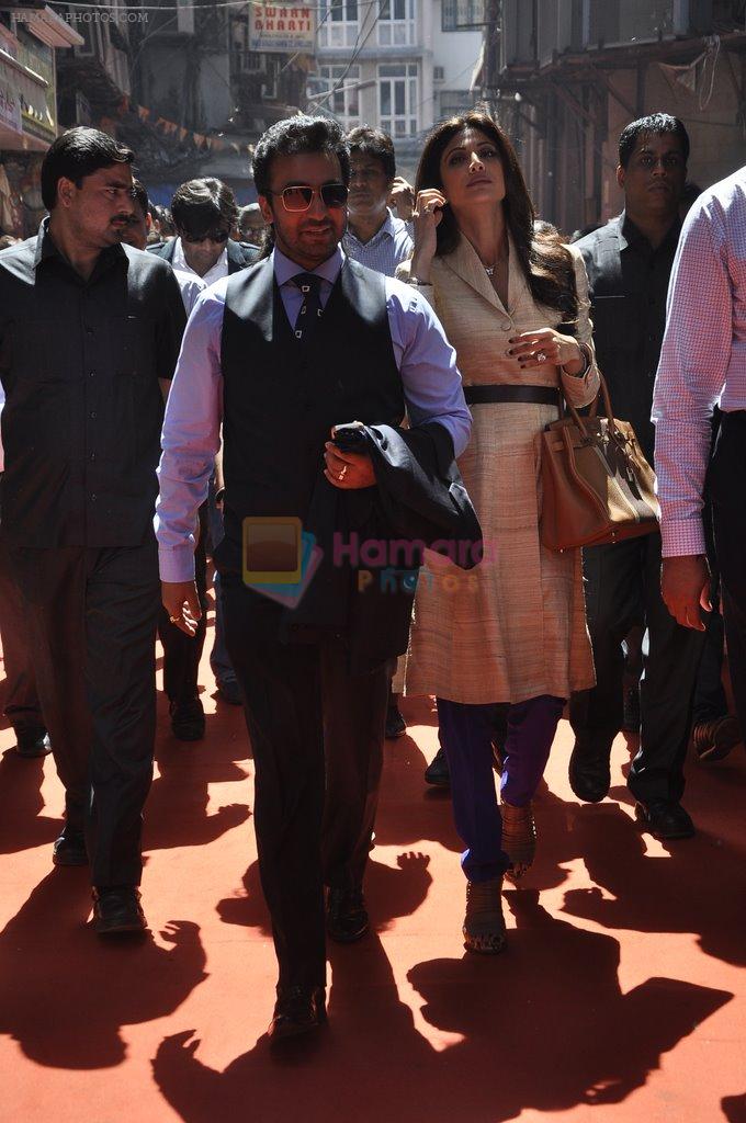 Shilpa Shetty, Raj Kundra at Satyug Gold event in Mumbai on 2nd April 2014