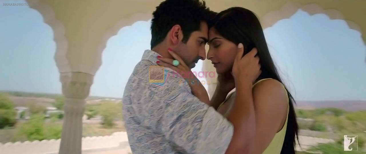 Ayushmann Khurrana and Sonam Kapoor in Gulcharrey song still from Bewakoofiyaan movie