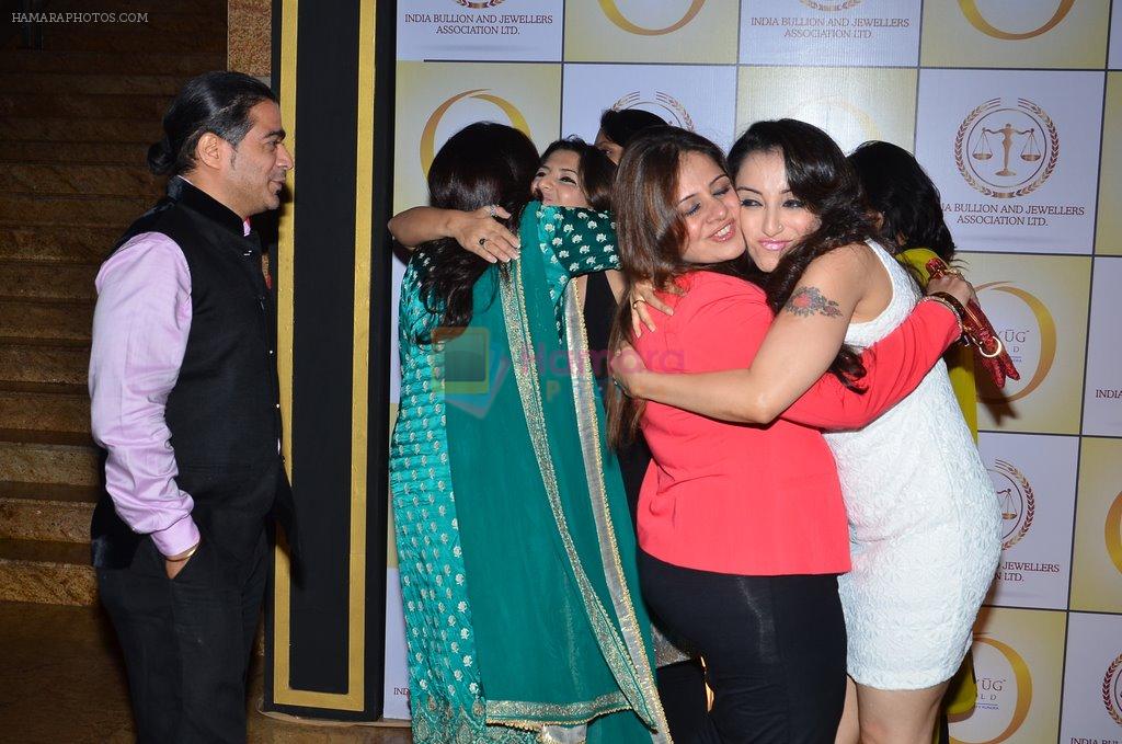 Madhurima Nigam, Kiran Bawa at the Red carpet party of Shilpa Shetty's Satyug Gold in Grand Hyatt, Mumbai on 5th April 2014
