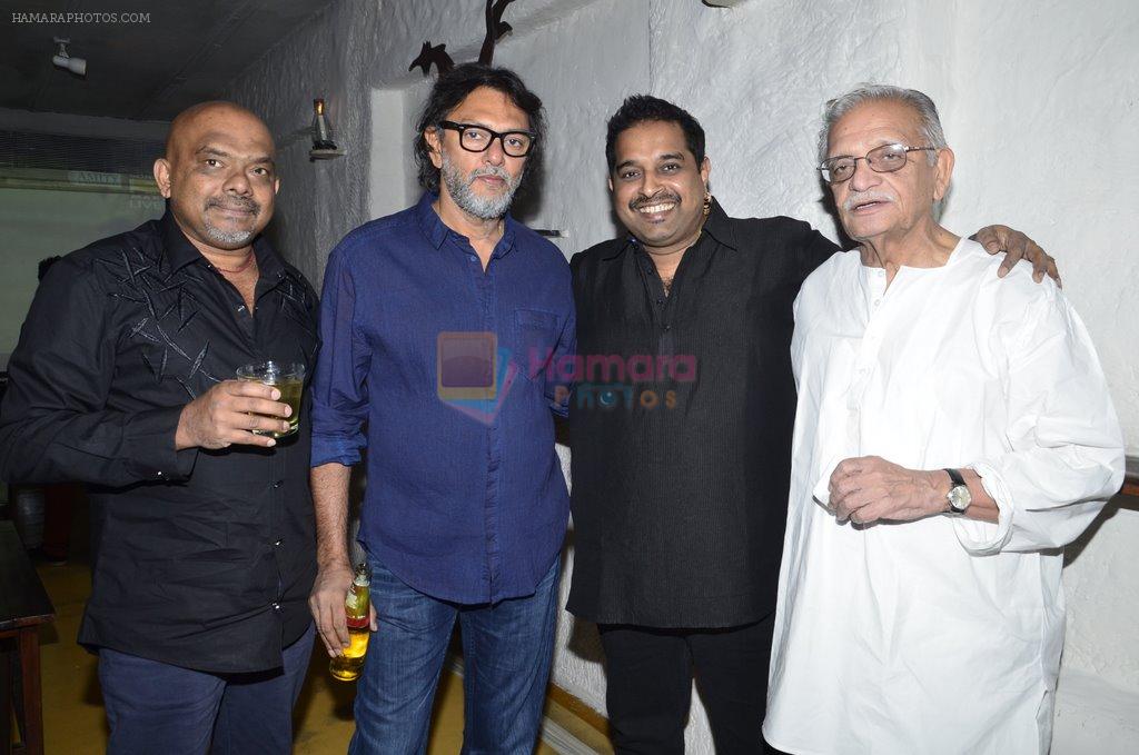 Rakesh Mehra, Gulzar, Shankar Mahadevan at Siddharth Mahadevan's bash in Olive, Mumbai on 16th April 2014
