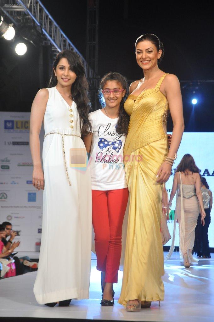 Sushmita Sen walks for Sonakshi Raaj at Save Girl Child show in ITC Parel, Mumbai on 19th April 2014
