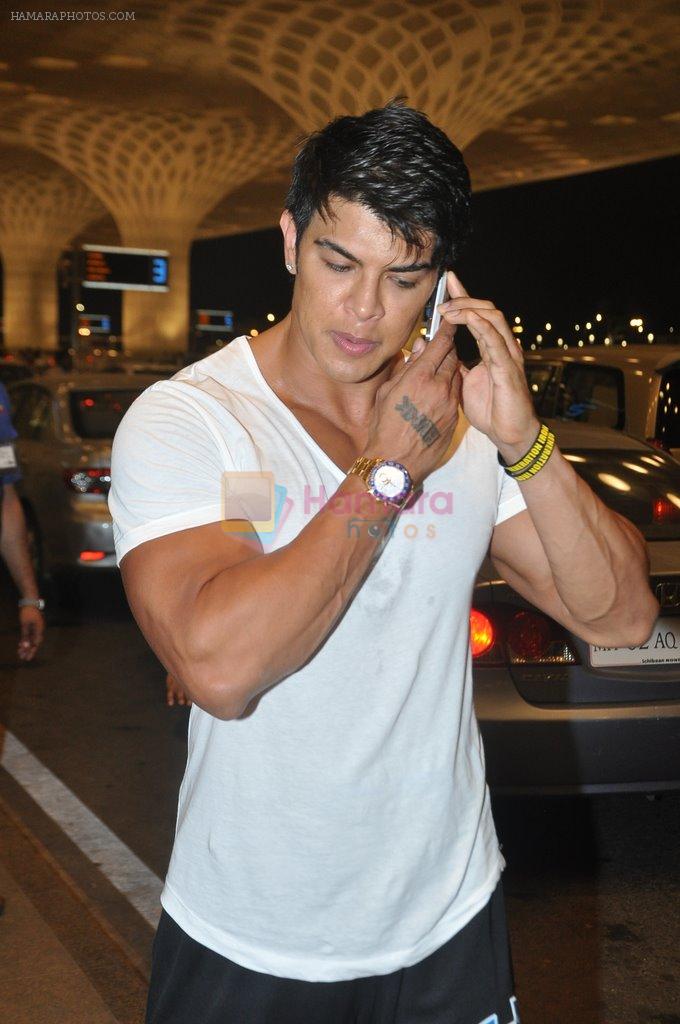 Sahil Khan leave for IIFA Tampa on day 1 in Mumbai on 21st April 2014