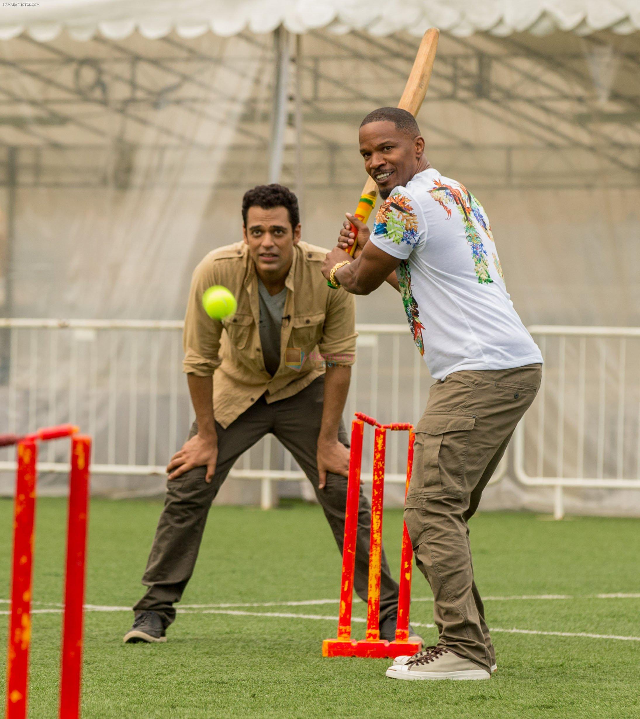 Samir Kochhar with Jamie Foxx playing cricket for the special episode of  Sony MAX Extraaa Innings 1