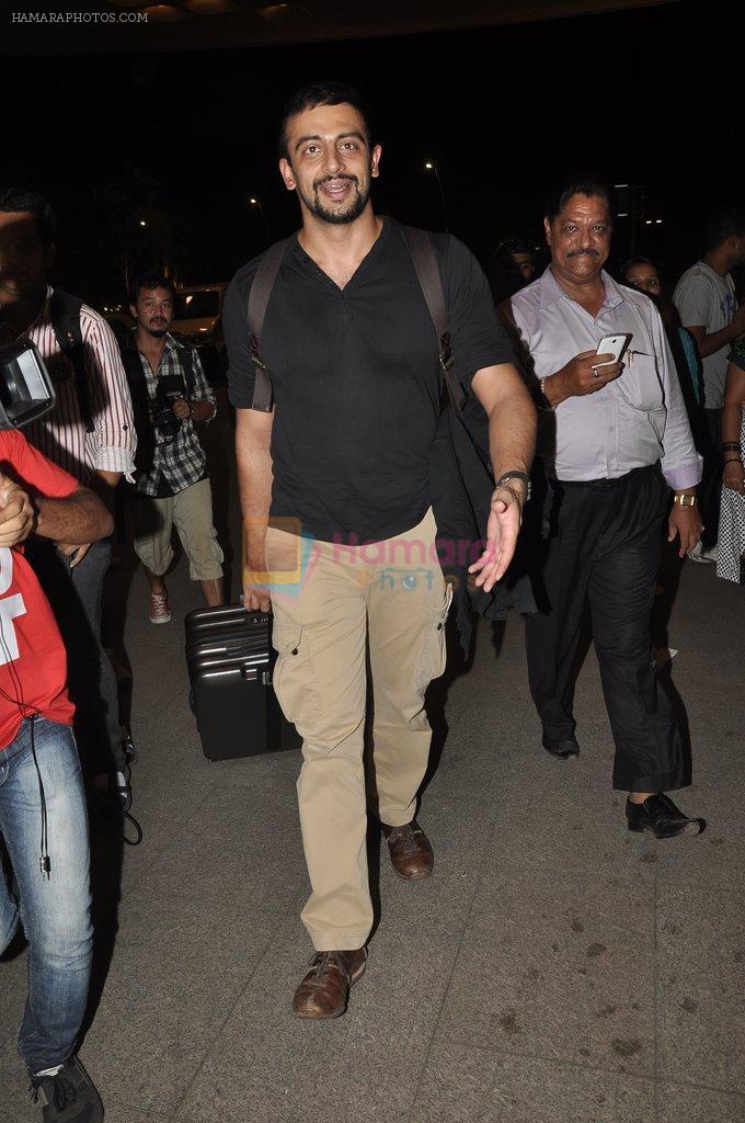 Arunoday Singh at  IIFA Day 2 departures in Mumbai Airport on 22nd April 2014
