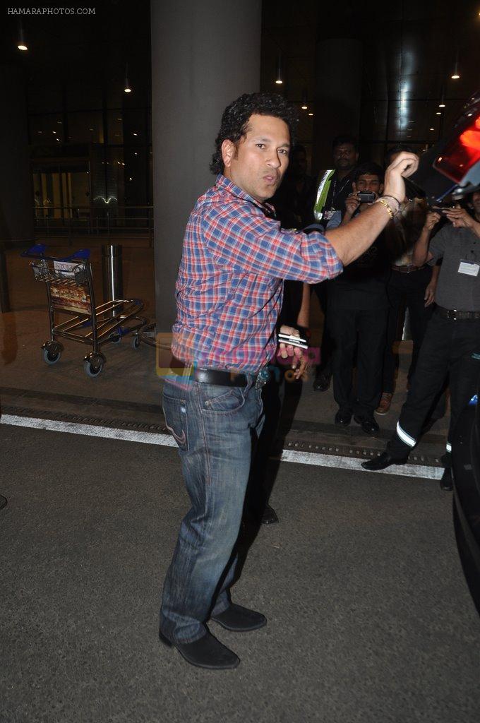 Sachin Tendulkar snapped at the airport on 22nd April 2014