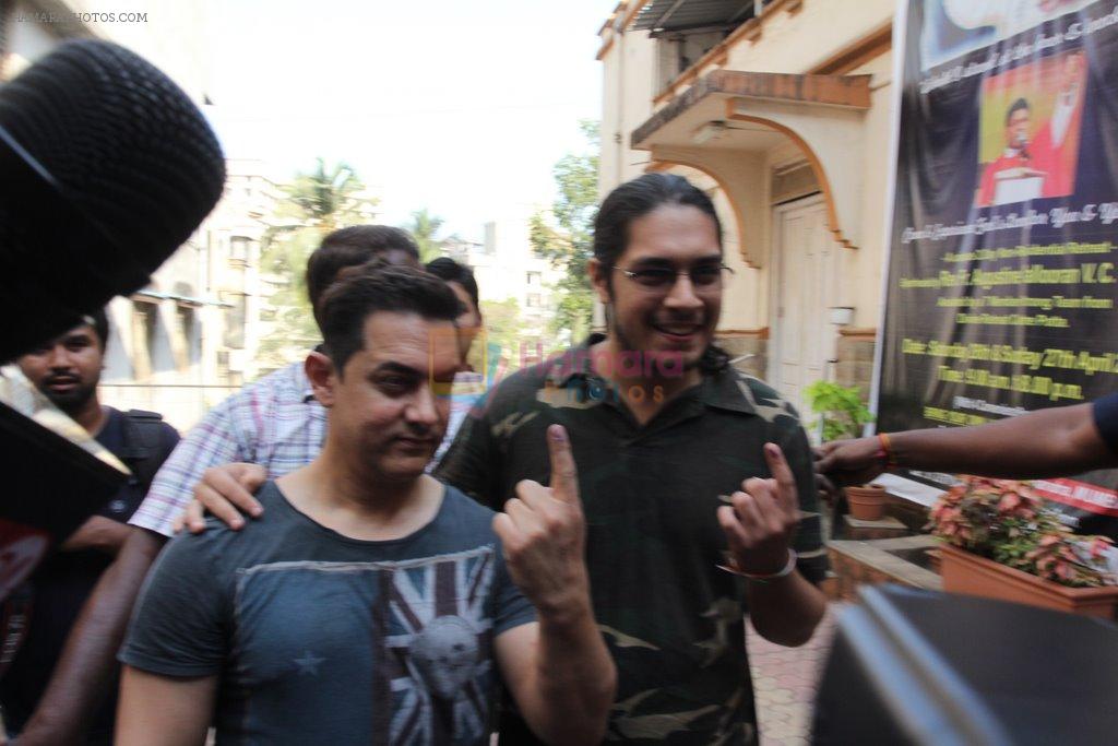 Aamir Khan casts his vote on 24th April 2014