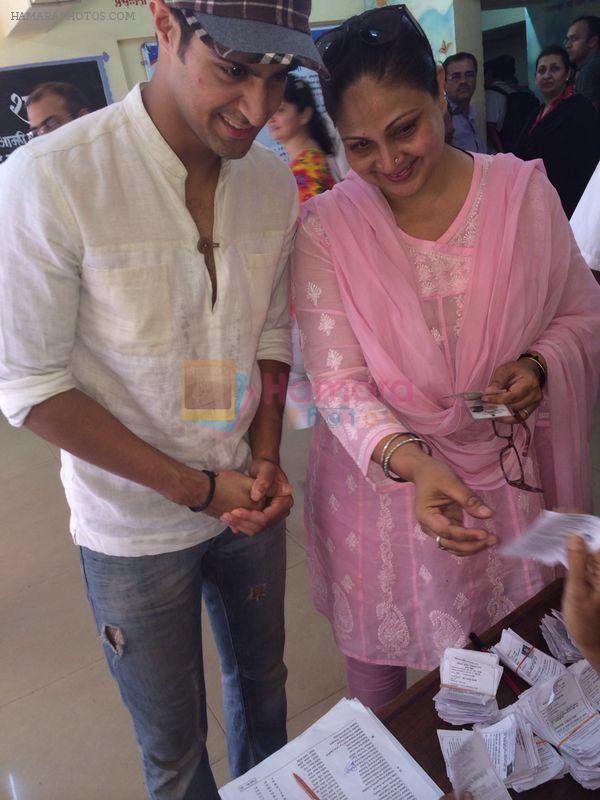 Tanuj Virwani and mother Rati Agnihotri step out to vote on 24th April 2014