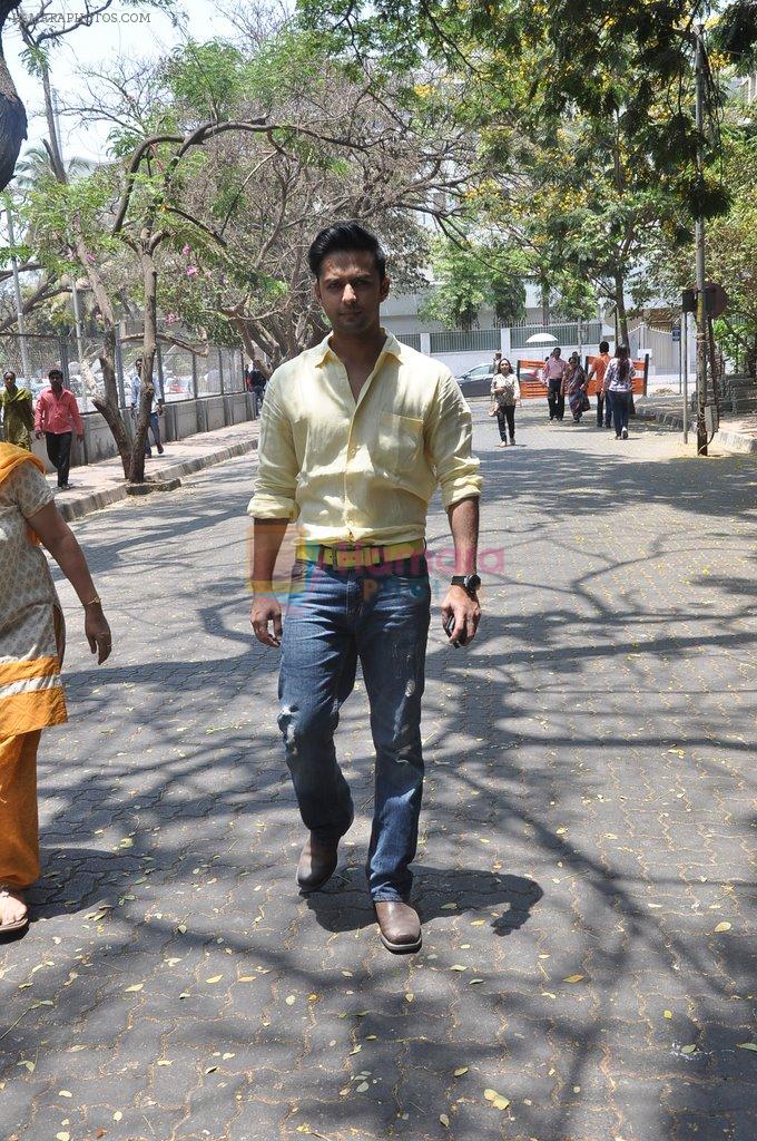Vatsal Seth voting at Jamnabai School in Mumbai on 24th April 2014