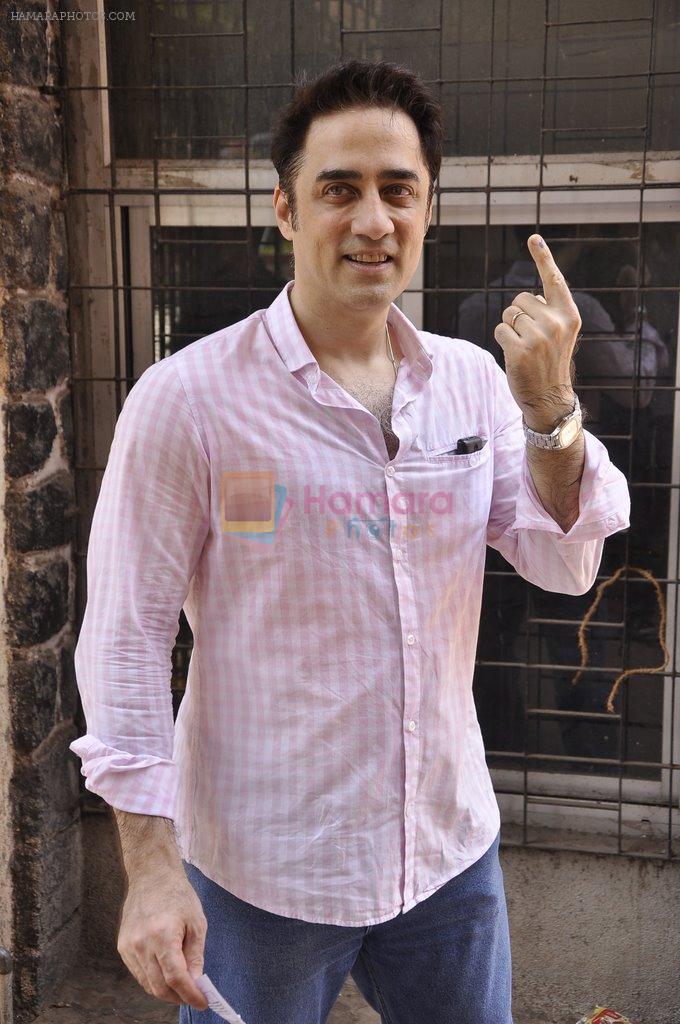 voting in Khar, Mumbai on 24th April 2014