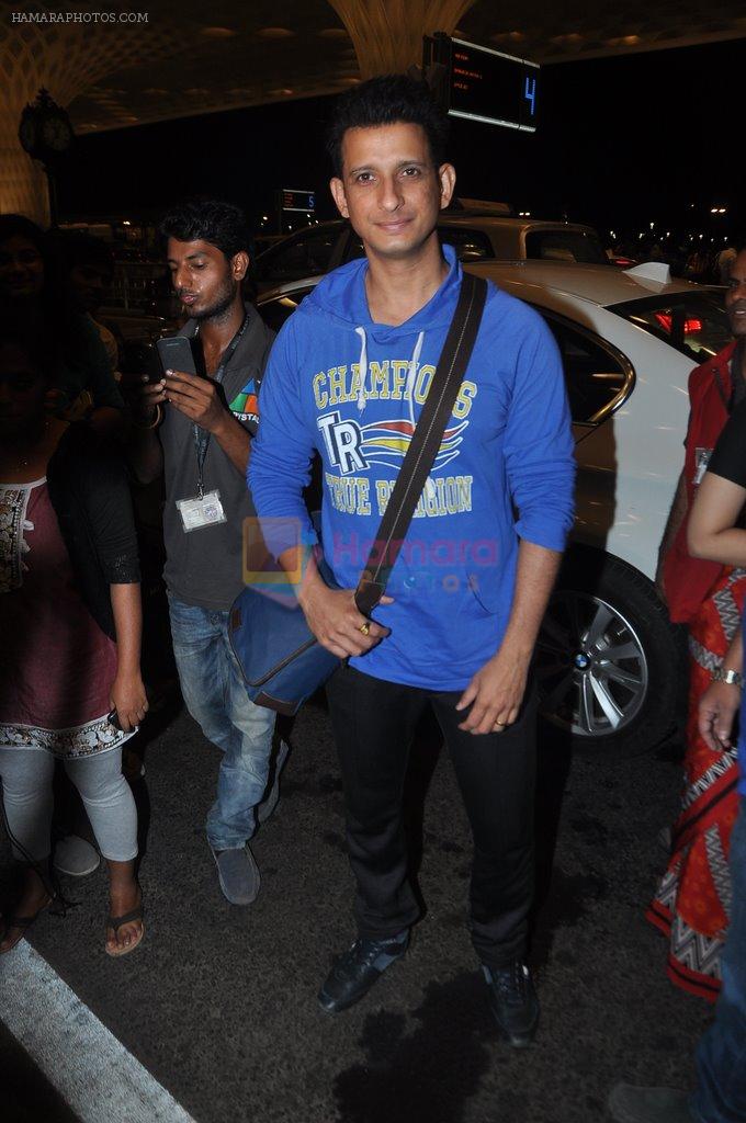 Sharman Joshi at IIFA Day 4 departures in Mumbai Airport on 24th April 2014