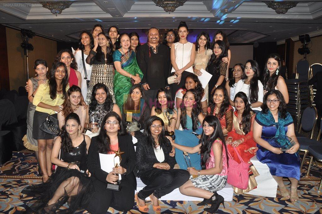 Leslie Lewis, Divya Kumar at SNDT's Chrysallis Fashion Show in Mumbai on 25th April 2014
