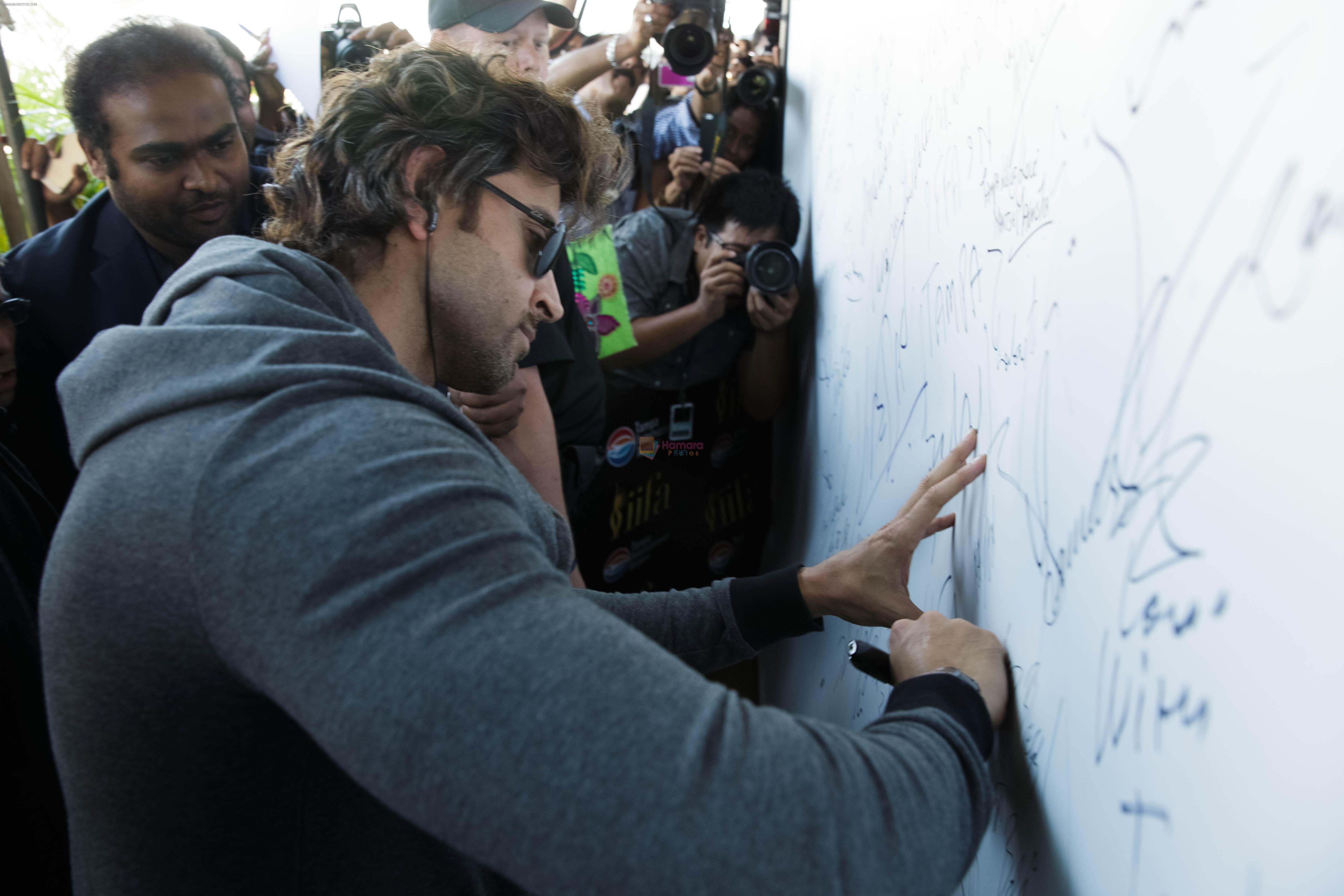 Hrithik Roshan arrives at Tampa International Airpot on 25th April 2014 for IIFA