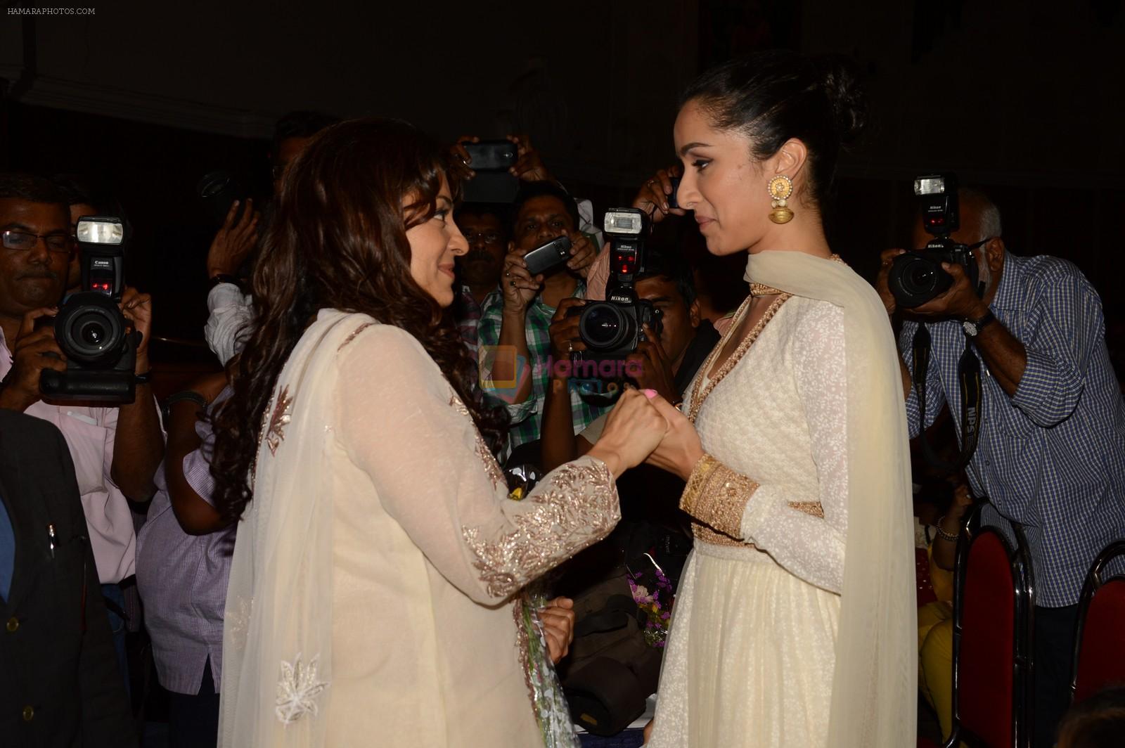 Shraddha Kapoor, Juhi Chawla at Master Deenanath Mangeshkar awards in Mumbai on 24th April 2014
