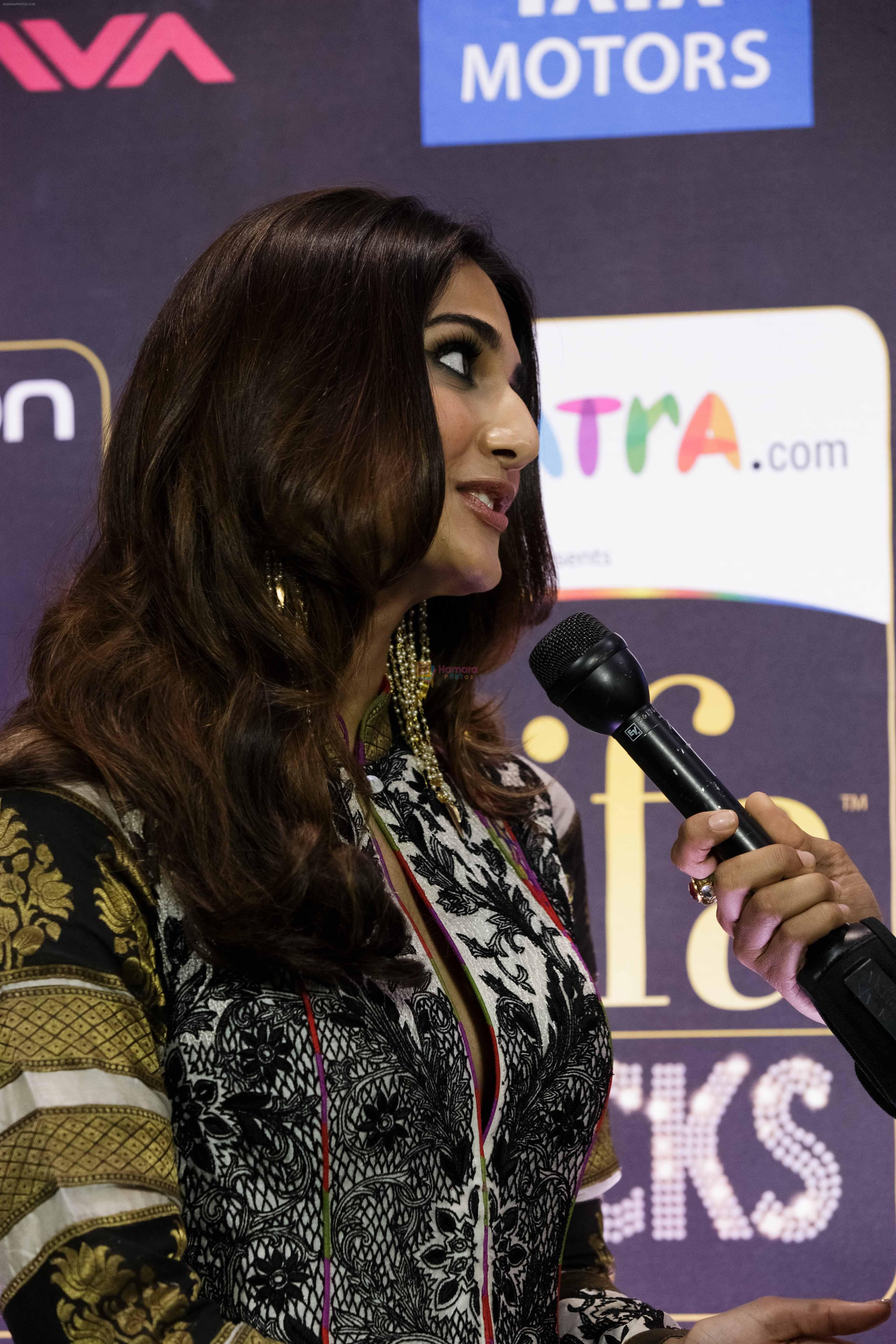 Vaani Kapoor at IIFA ROCKS Green Carpet in Tampa Convention Center on 24th April 2014