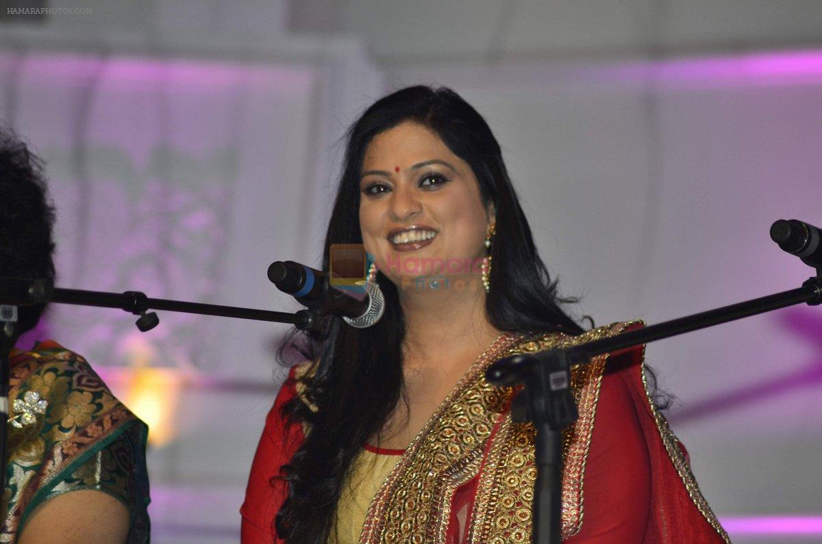Richa Sharma pays tribute to Sri Sathya Sai Baba in Mumbai on 27th April 2014