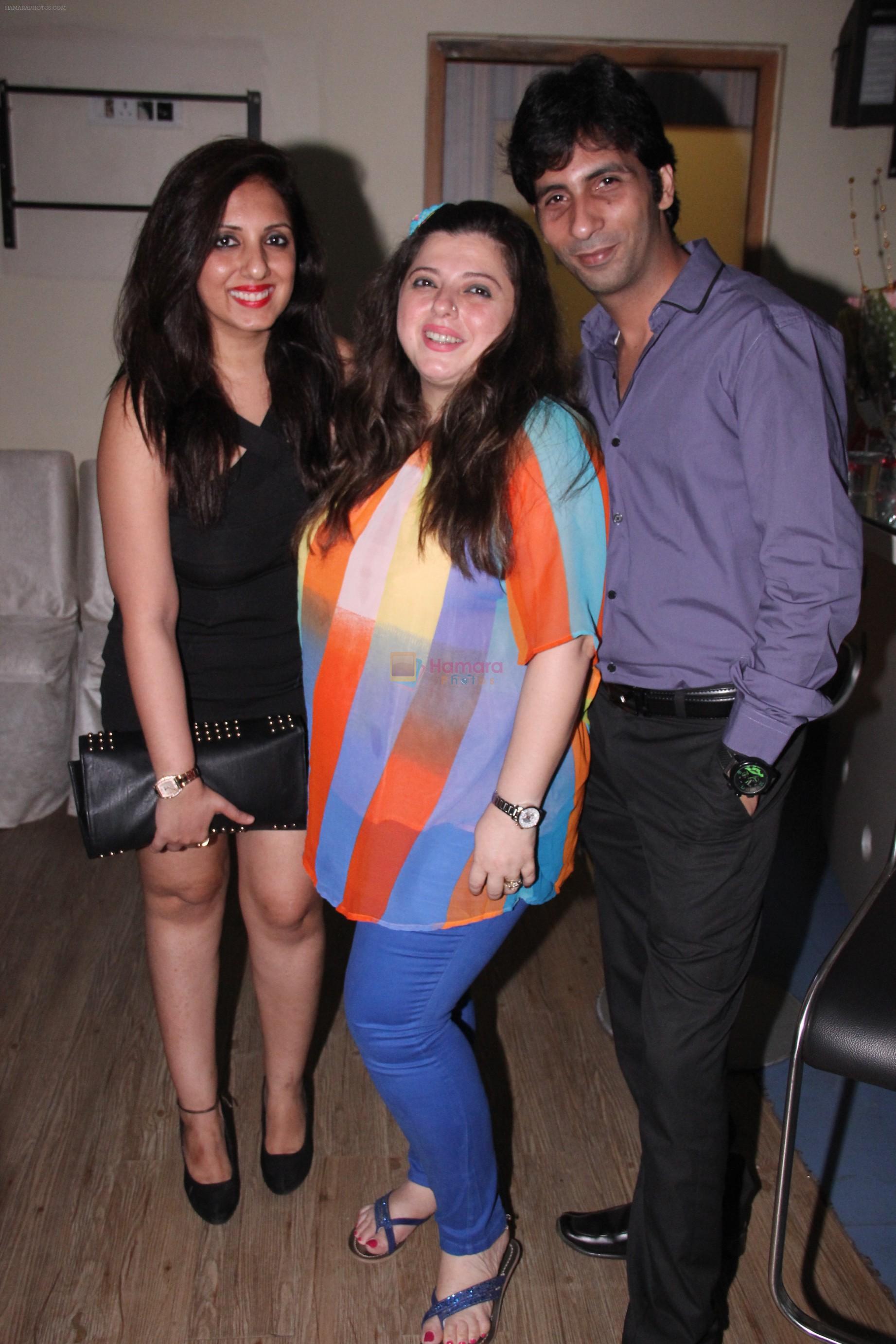 Munisha Khatwani,Delnaaz Irani at Kishori Shahane b_day party in Country Club, Andheri, Mumbai on 26th April 2014