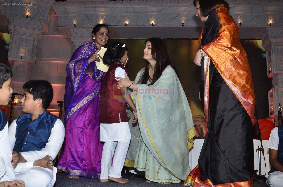 Aishwarya Rai Bachchan pays tribute to Sri Sathya Sai Baba in Mumbai on 27th April 2014